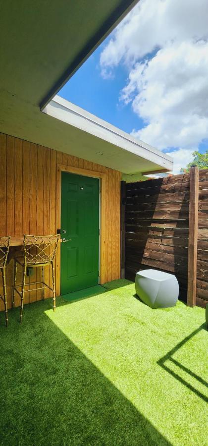 Private Aparment Studio In The Hard Of Miami Unit # 6 Opa-locka 外观 照片